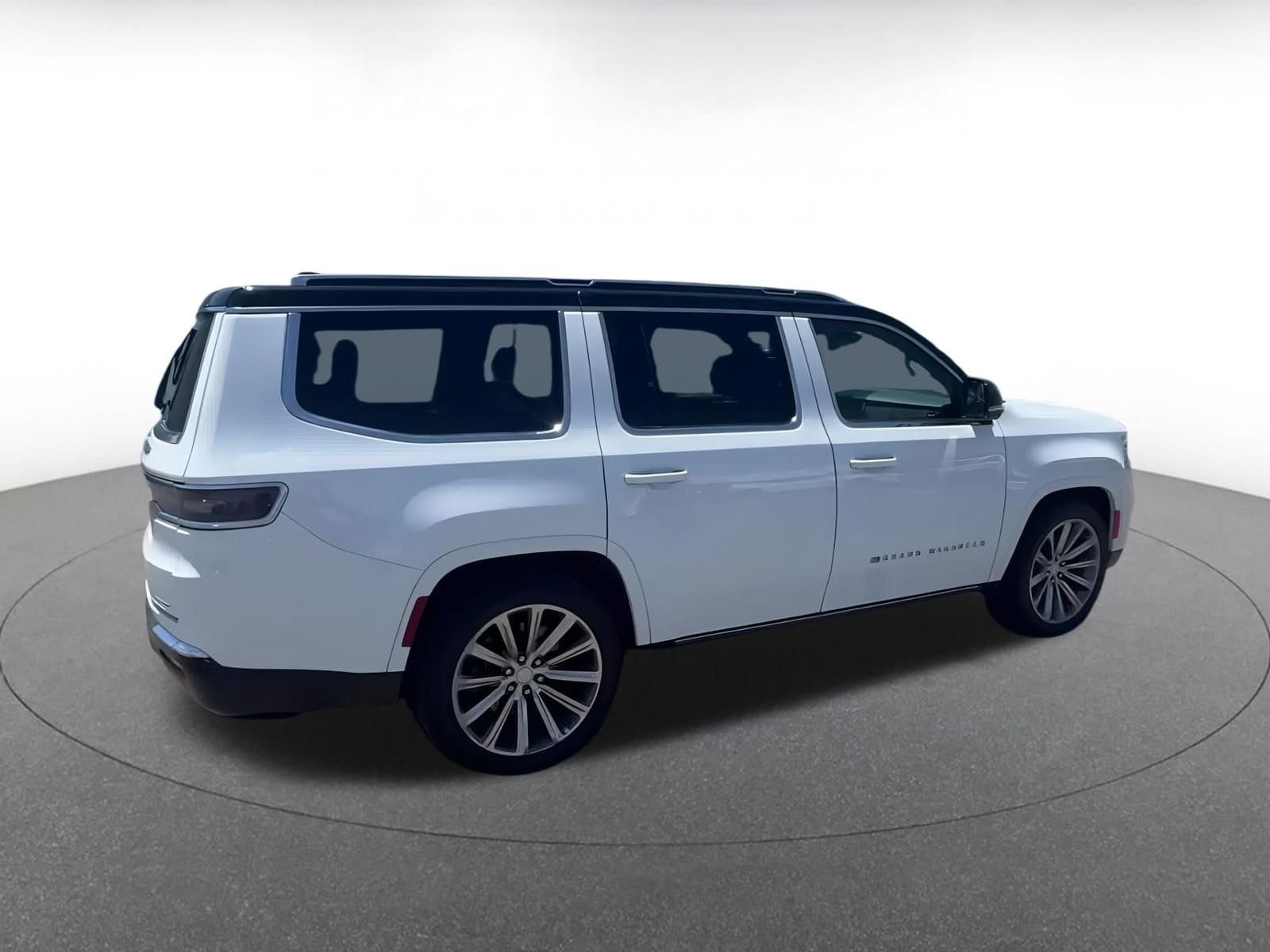 Thumbnail: 2023 Jeep Grand Wagoneer - 15