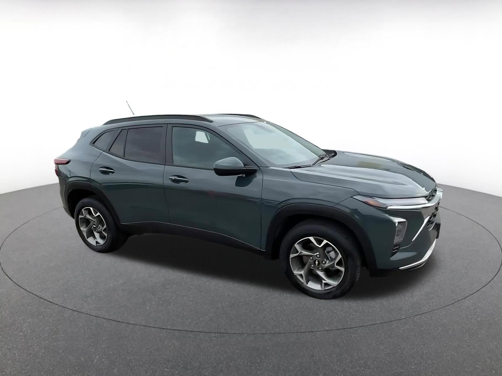 Thumbnail: 2025 Chevrolet Trax - 2