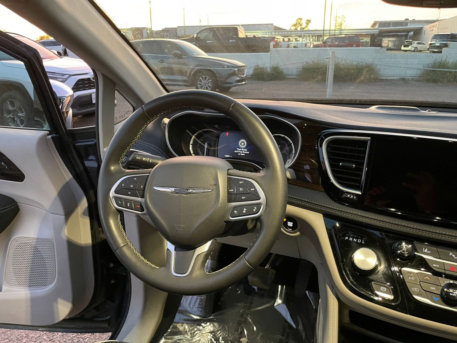 Thumbnail: 2023 Chrysler Pacifica - 35