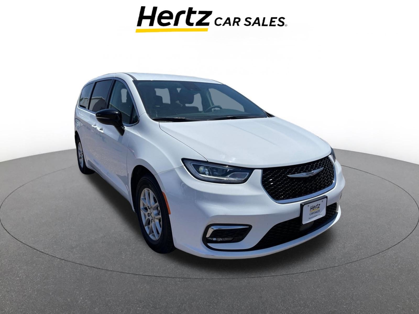 2024 Chrysler Pacifica Touring L Hero Image