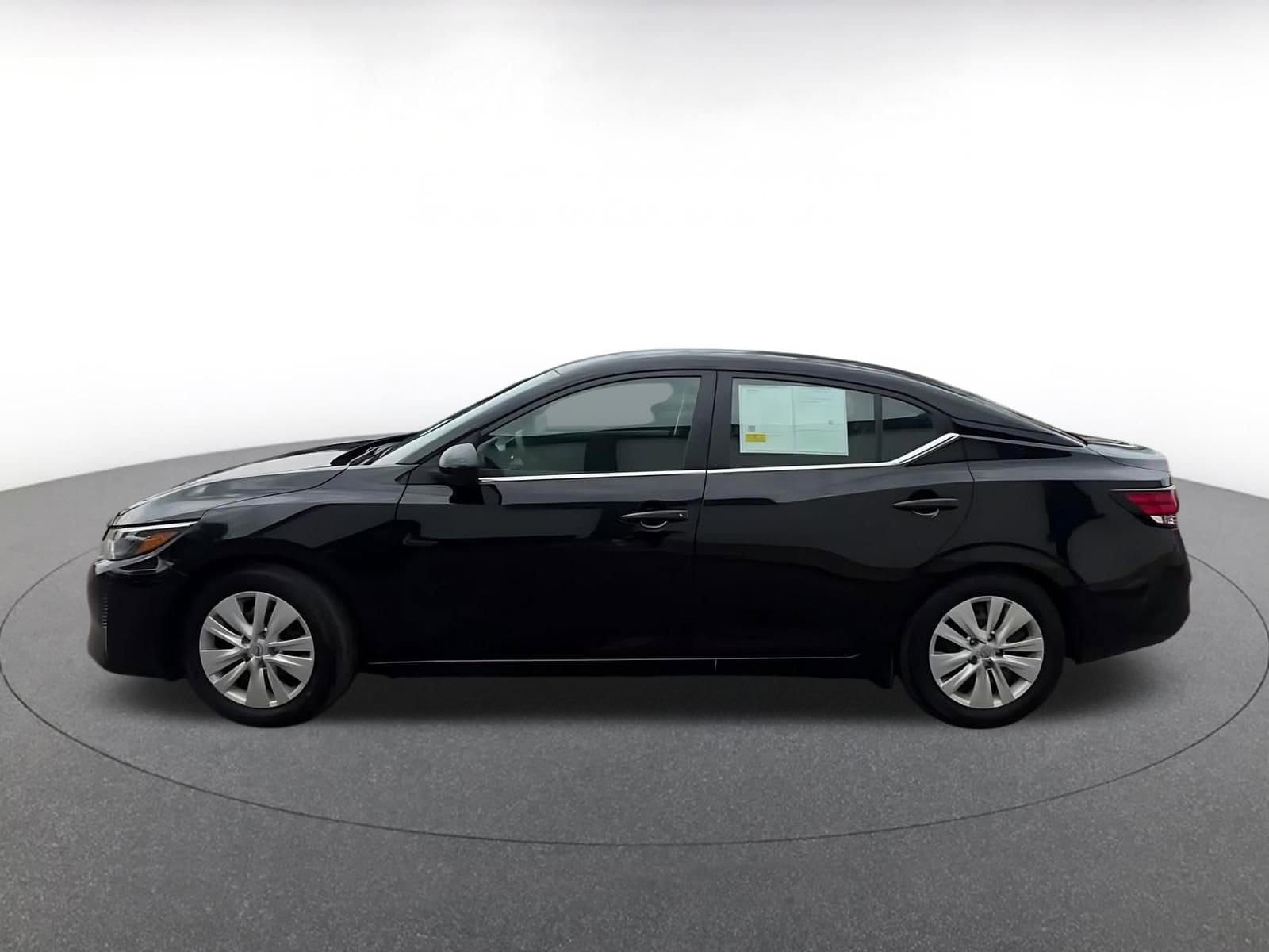 Thumbnail: 2025 Nissan Sentra - 9