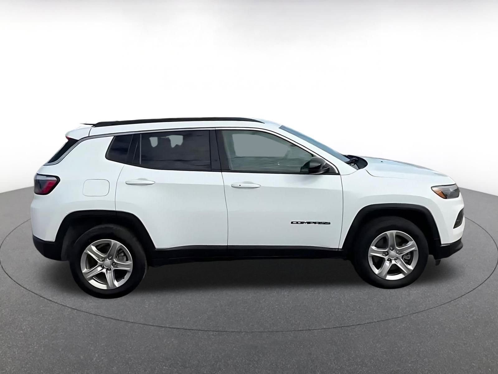Thumbnail: 2023 Jeep Compass - 16