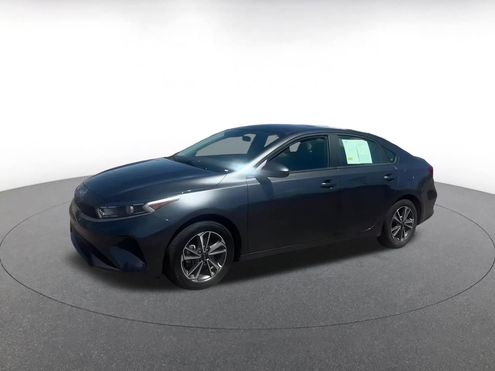 Thumbnail: 2024 Kia Forte - 8