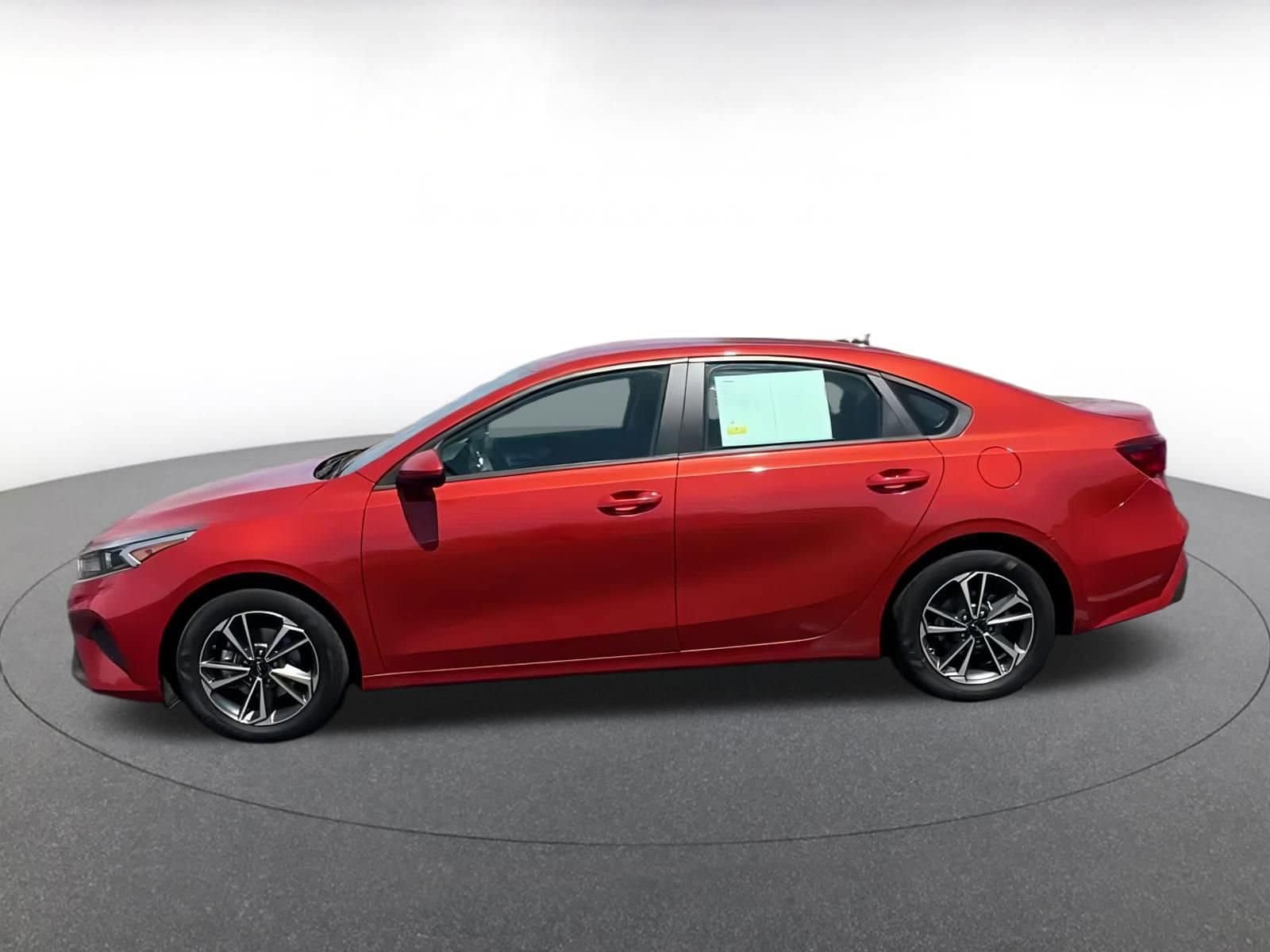 Thumbnail: 2023 Kia Forte - 8