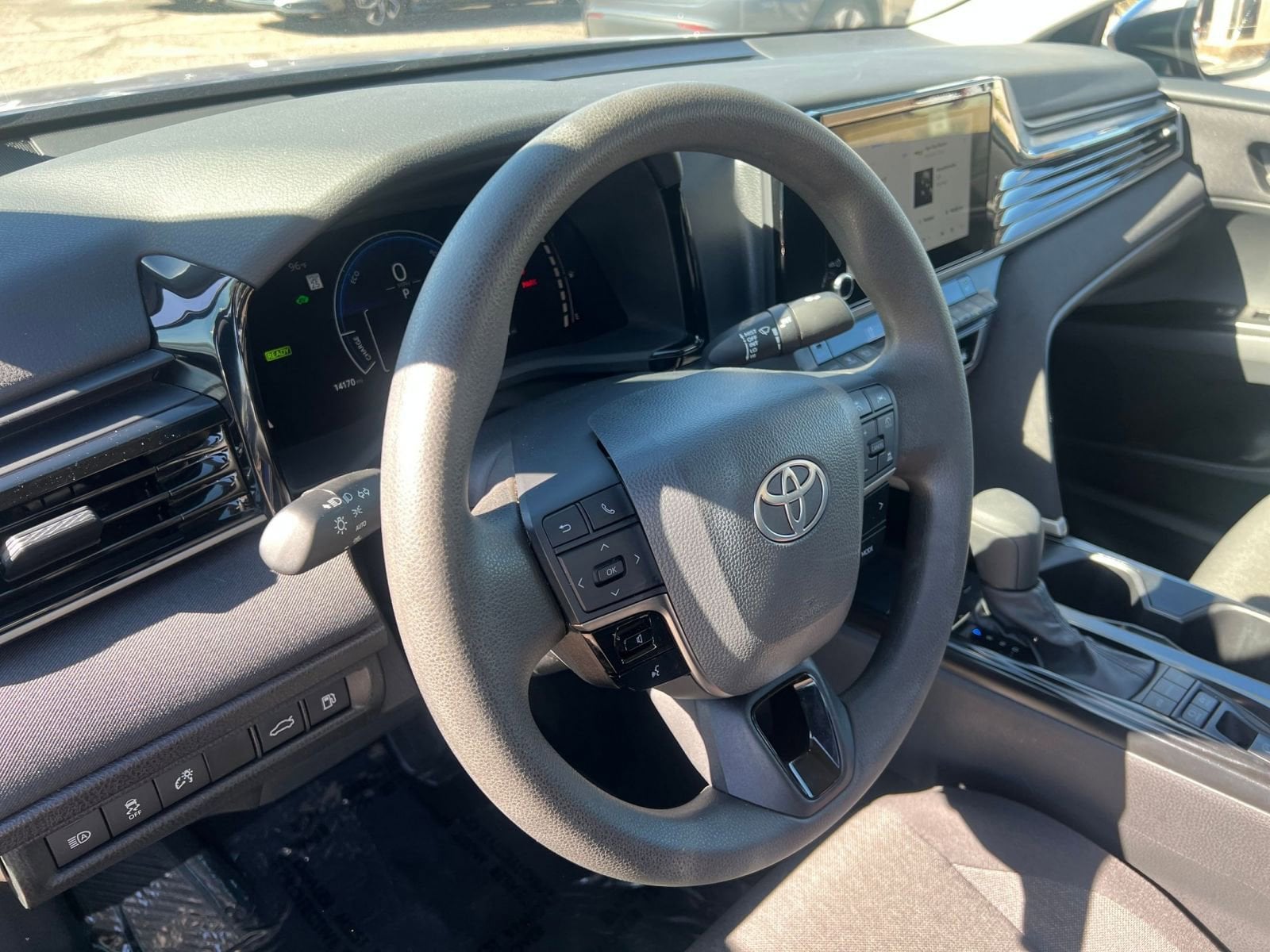 Thumbnail: 2025 Toyota Camry - 28