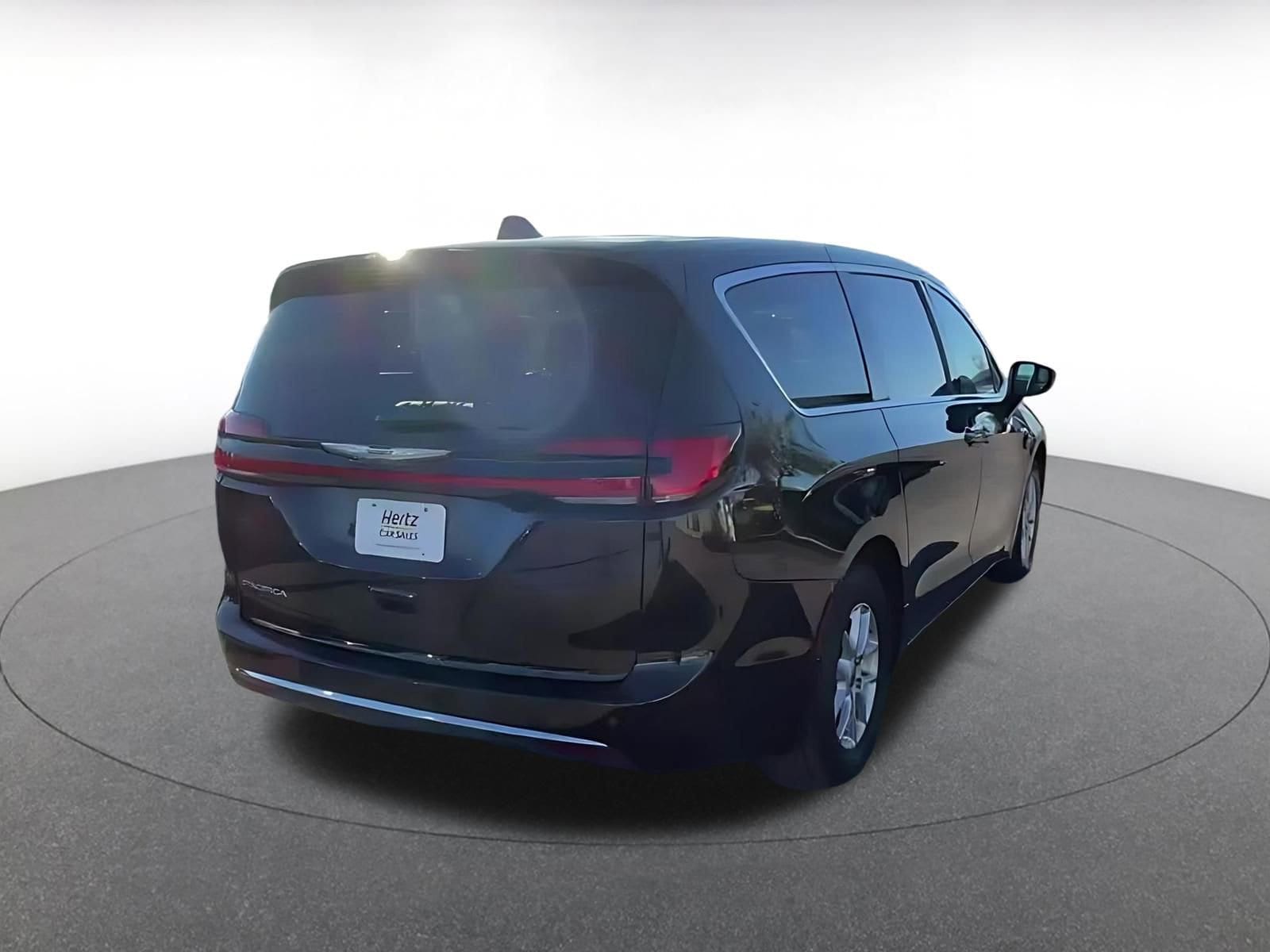 Thumbnail: 2025 Chrysler Pacifica - 14