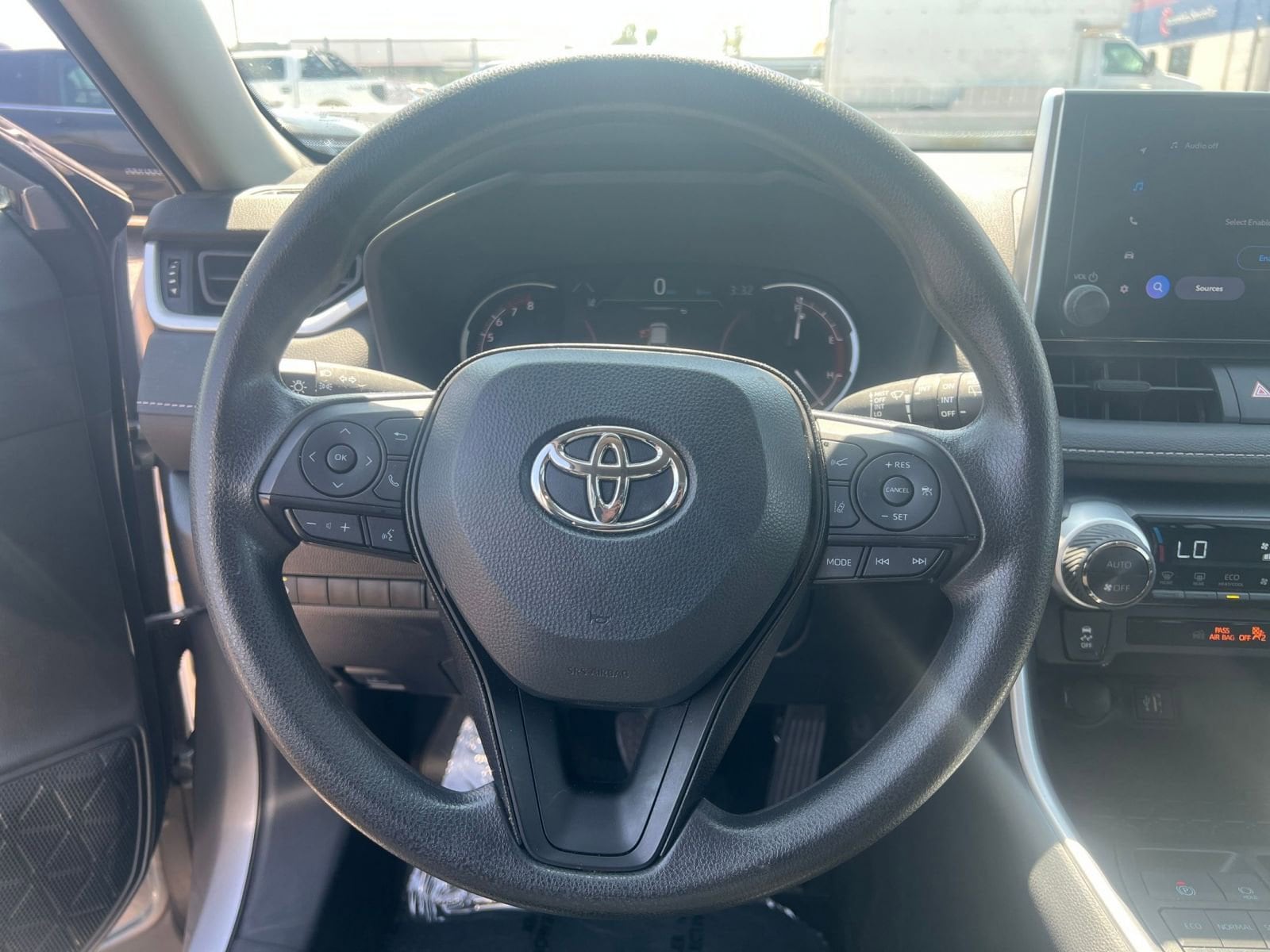 2024 Toyota RAV4 XLE 28