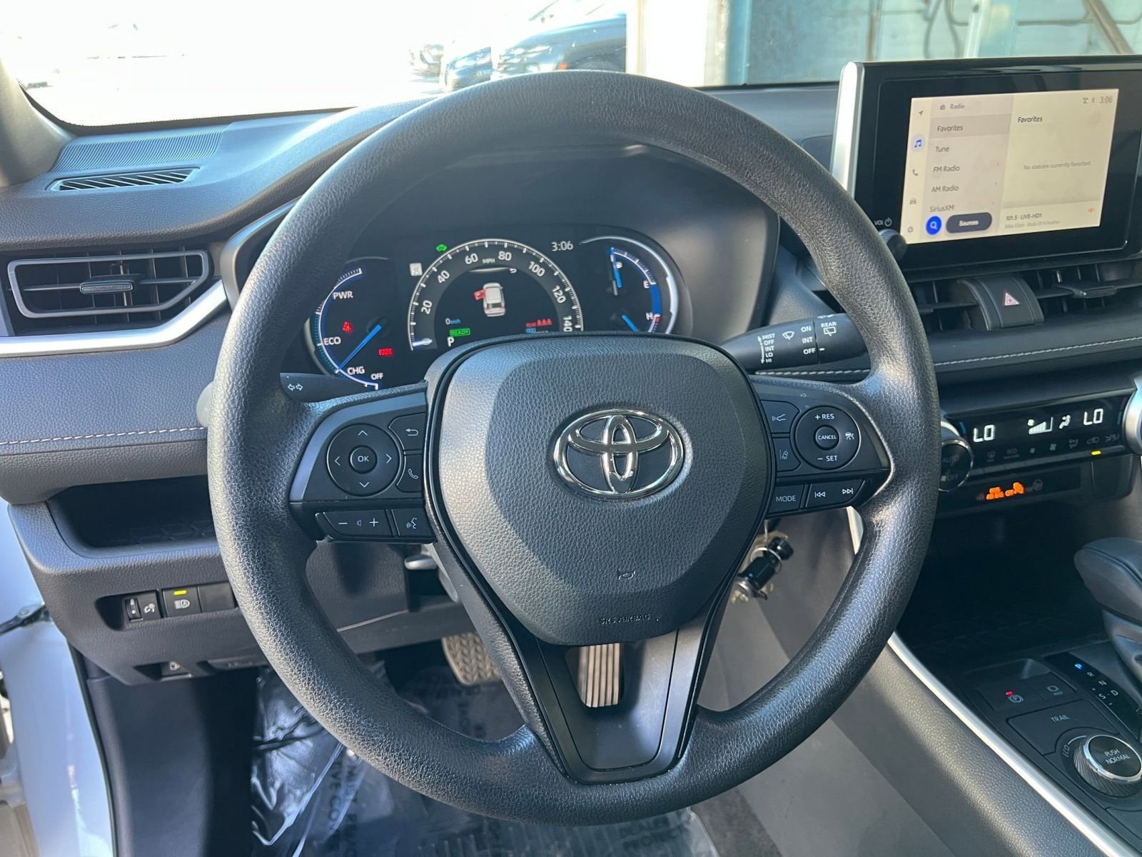 Thumbnail: 2025 Toyota RAV4 - 28