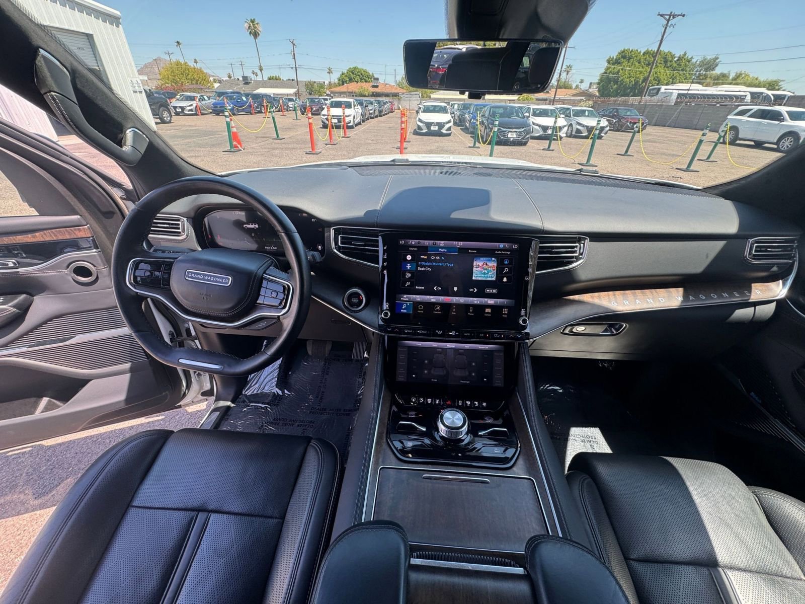Thumbnail: 2023 Jeep Grand Wagoneer - 32