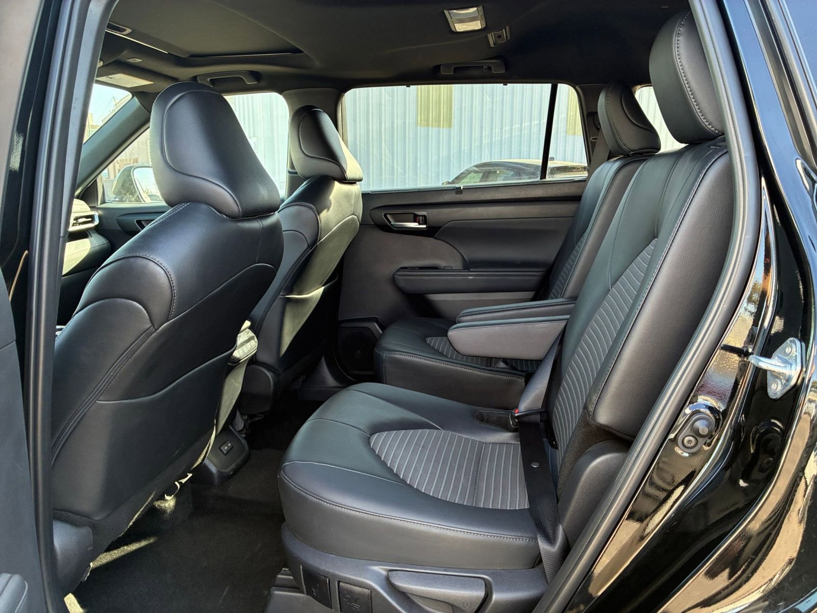 Thumbnail: 2025 Toyota Highlander - 25