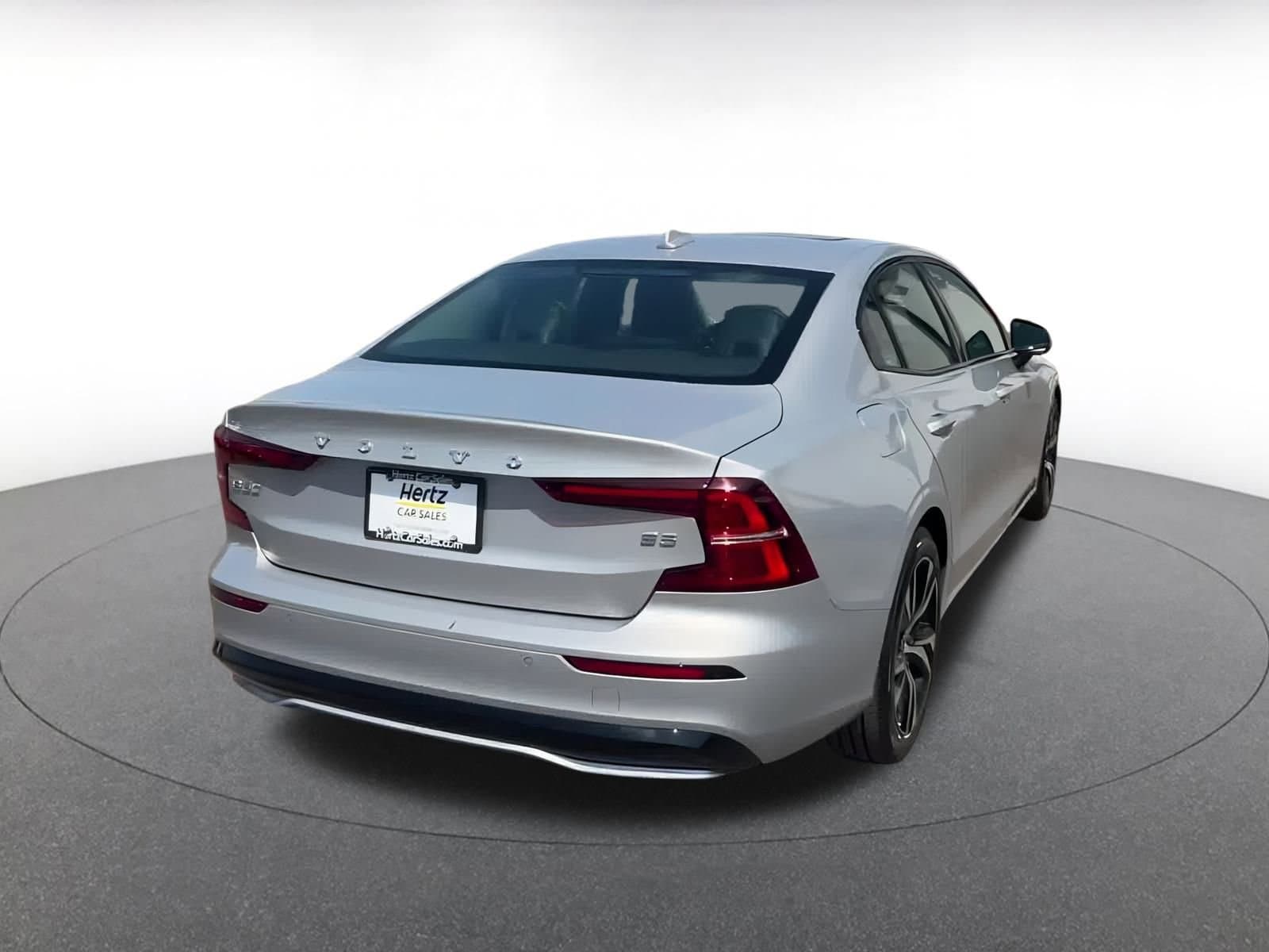 Thumbnail: 2024 Volvo S60 - 13