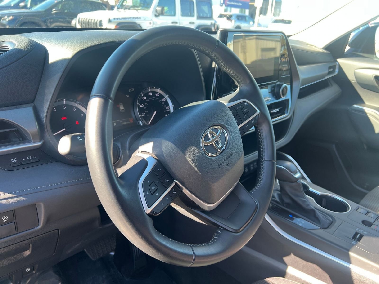 Thumbnail: 2025 Toyota Highlander - 30