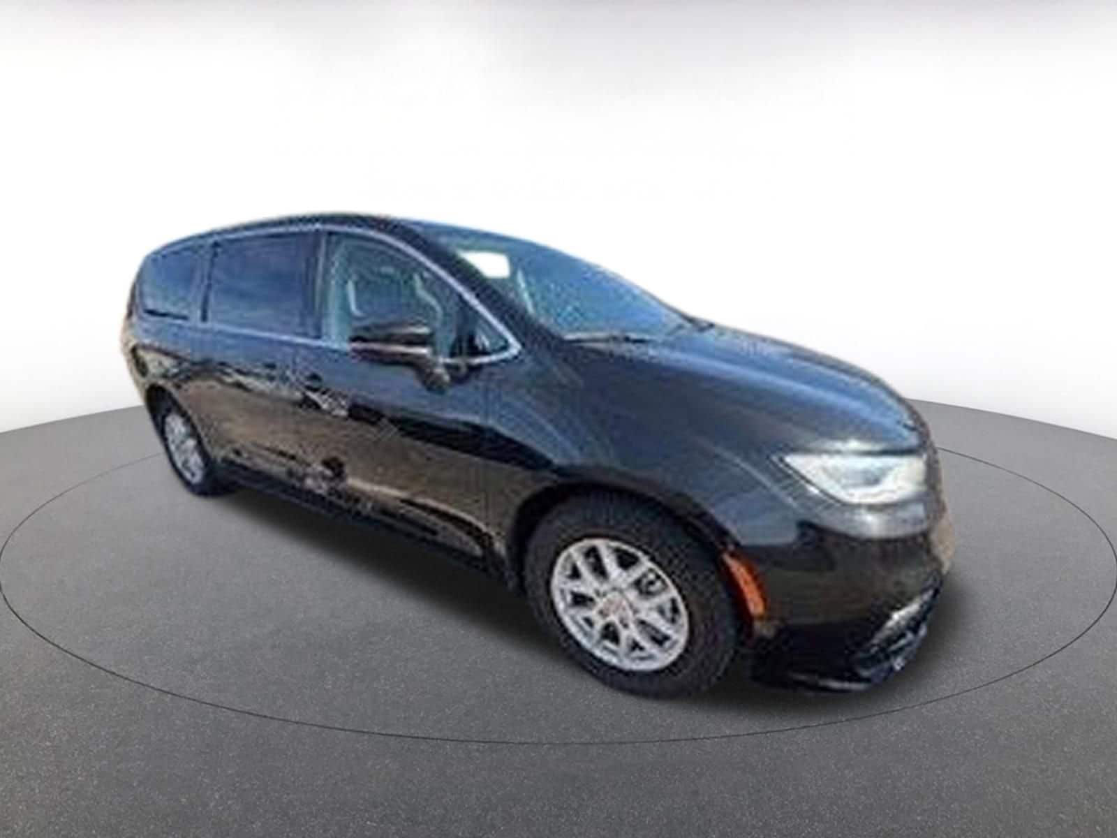 Thumbnail: 2023 Chrysler Pacifica - 1