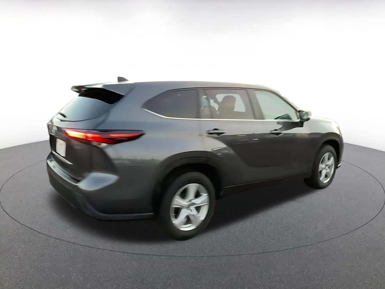 Thumbnail: 2025 Toyota Highlander - 15