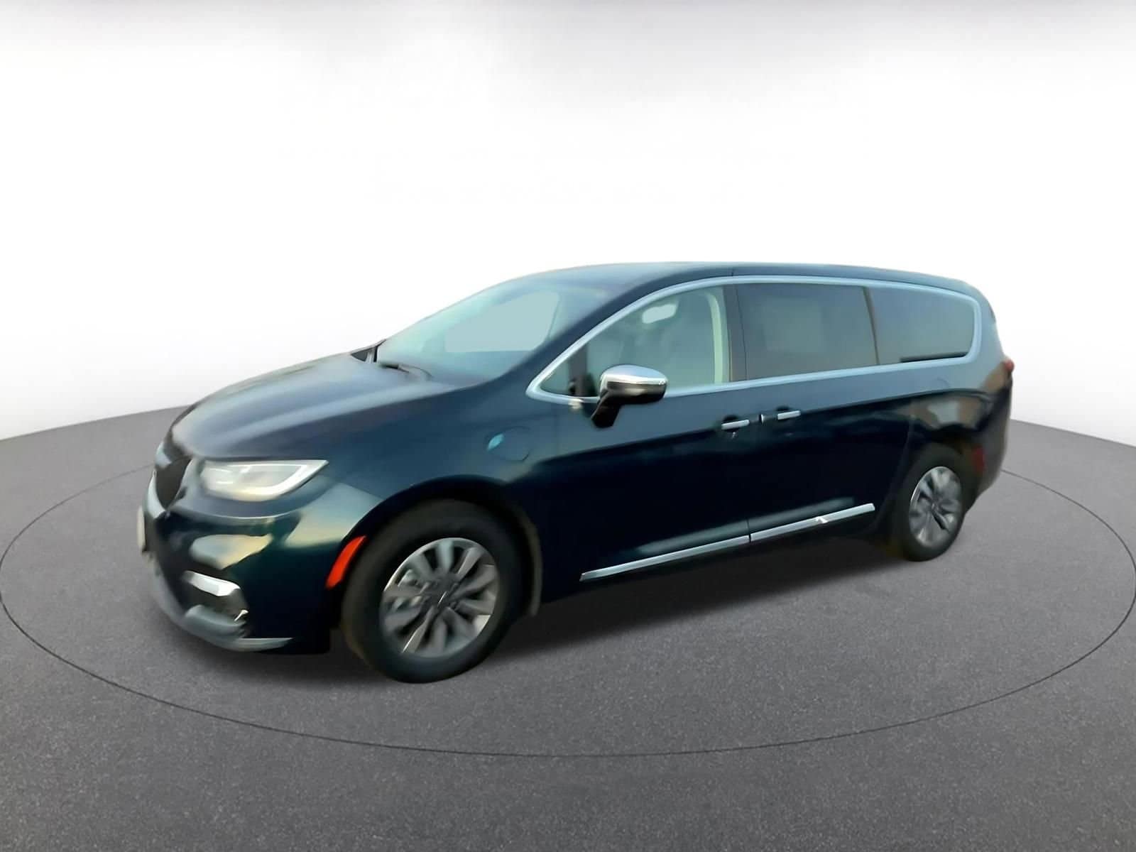 Thumbnail: 2023 Chrysler Pacifica - 8