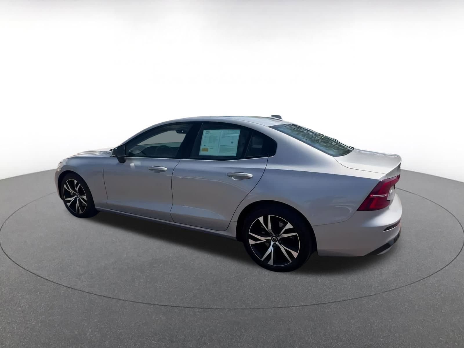 Thumbnail: 2024 Volvo S60 - 10