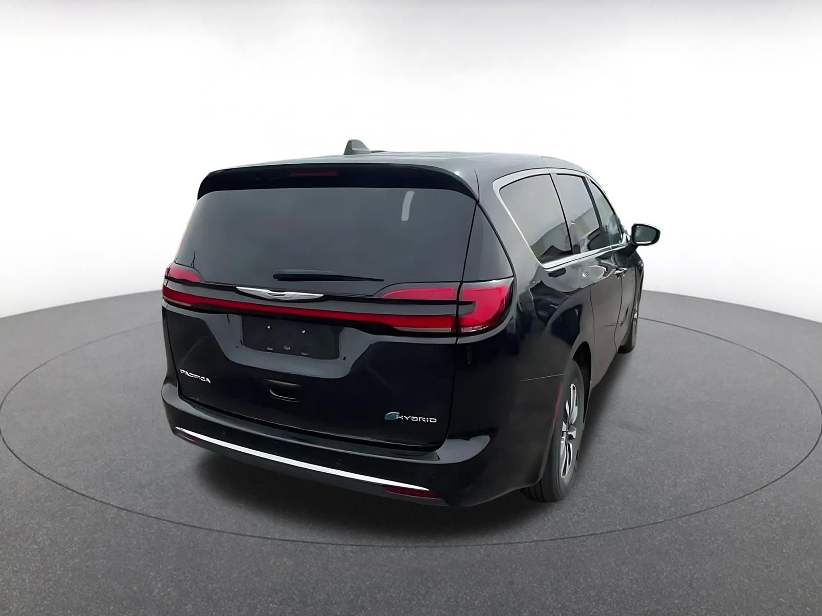 Thumbnail: 2023 Chrysler Pacifica - 14