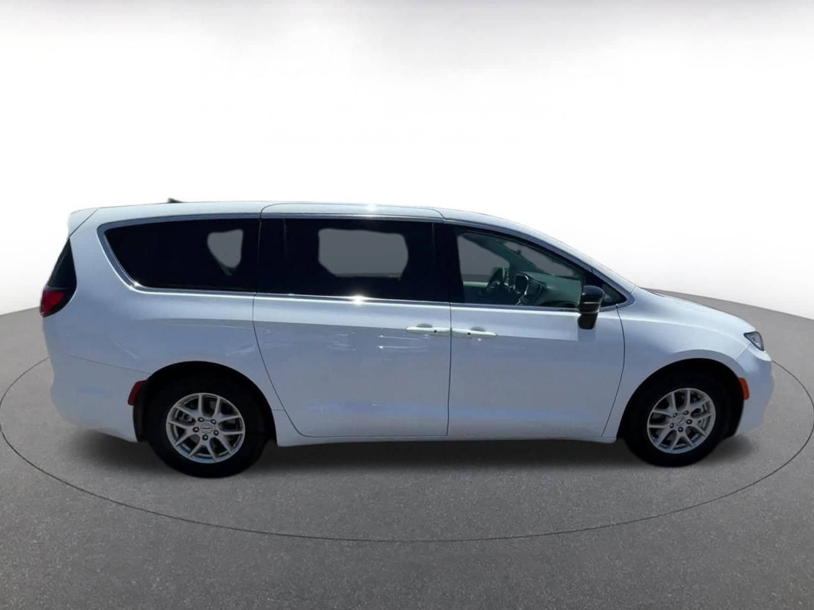 2024 Chrysler Pacifica Touring L 16
