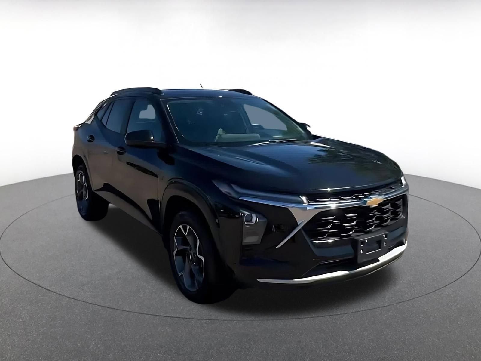 Thumbnail: 2025 Chevrolet Trax - 3