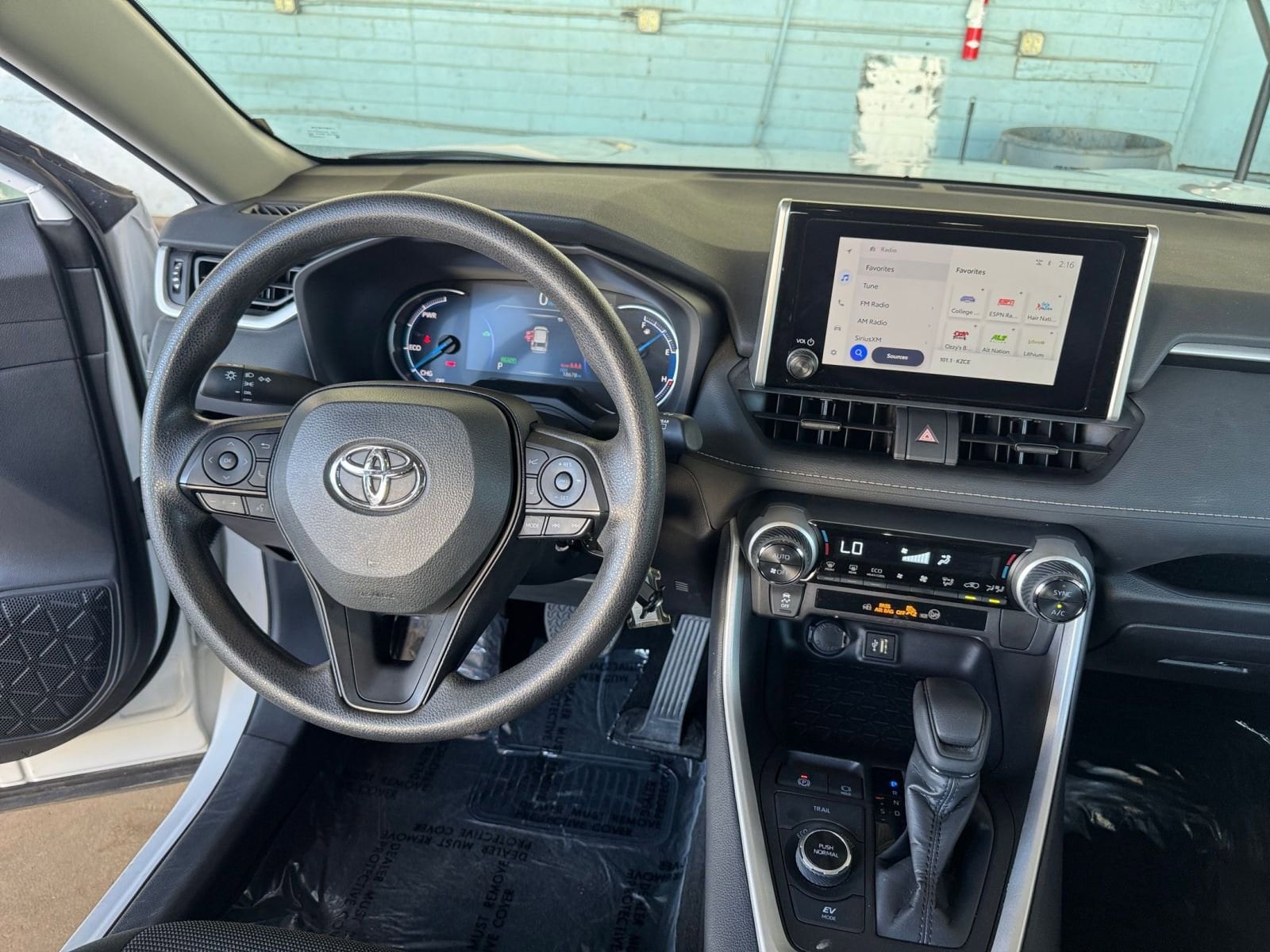 Thumbnail: 2025 Toyota RAV4 - 32