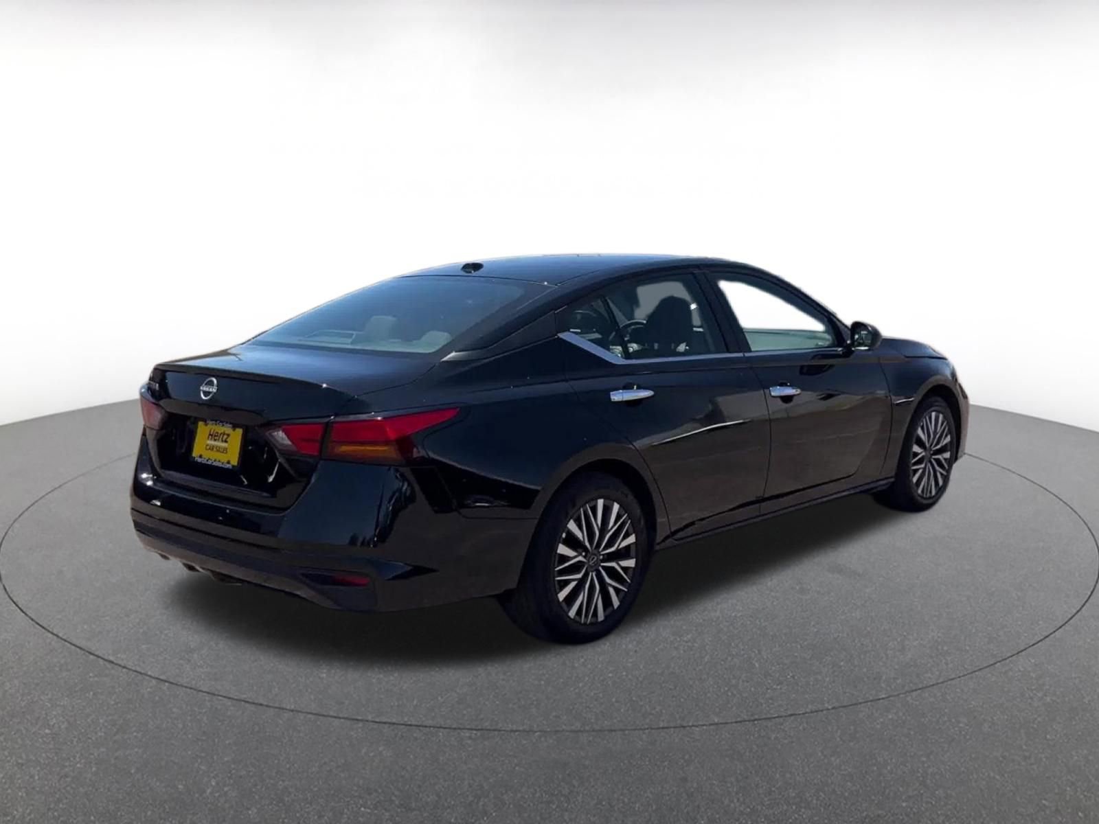 Thumbnail: 2025 Nissan Altima - 14