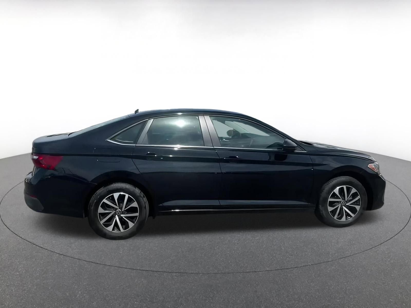 Thumbnail: 2024 Volkswagen Jetta - 16