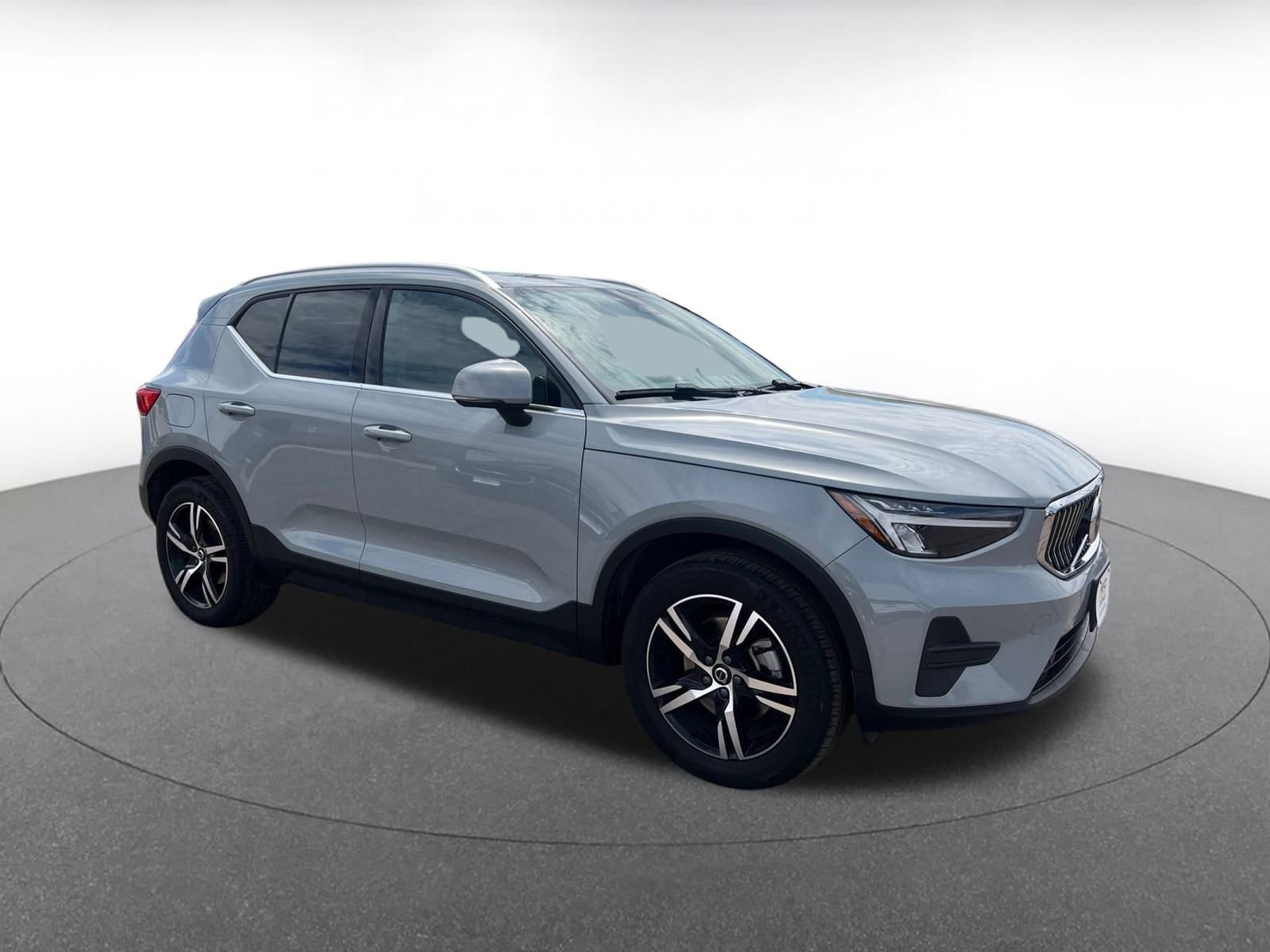 Thumbnail: 2024 Volvo XC40 - 1