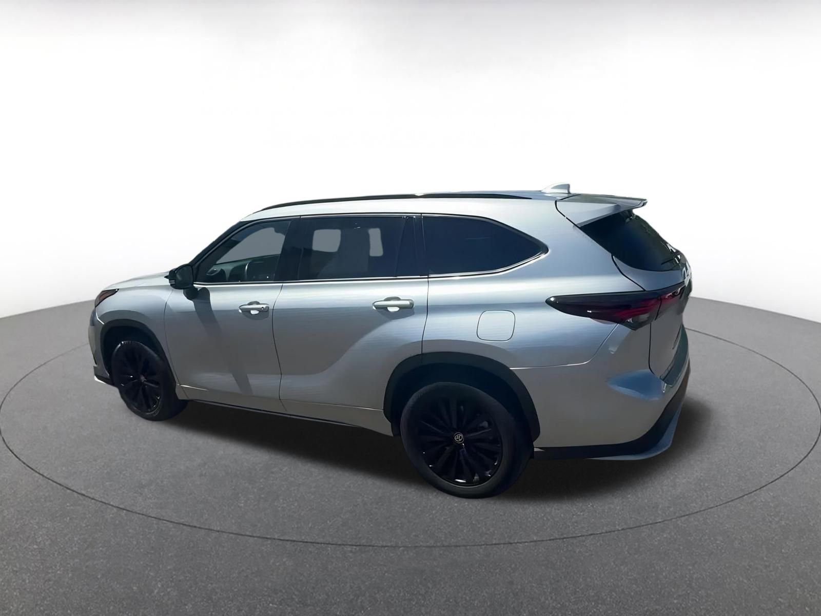 Thumbnail: 2024 Toyota Highlander - 10