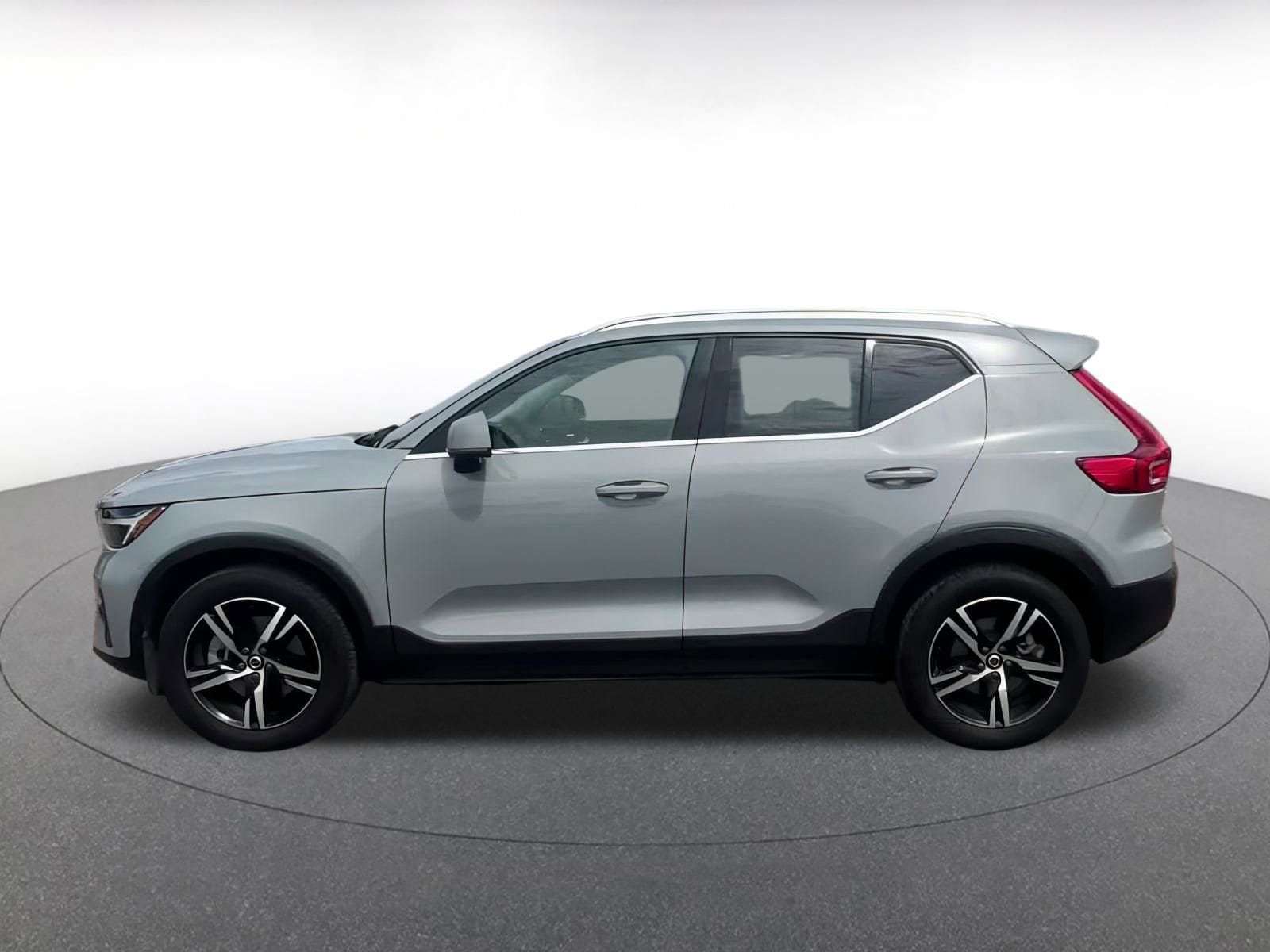 Thumbnail: 2024 Volvo XC40 - 9