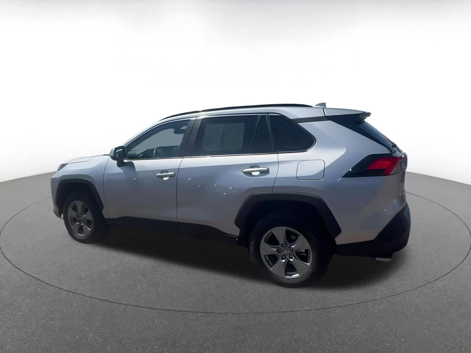 2024 Toyota RAV4 XLE 8