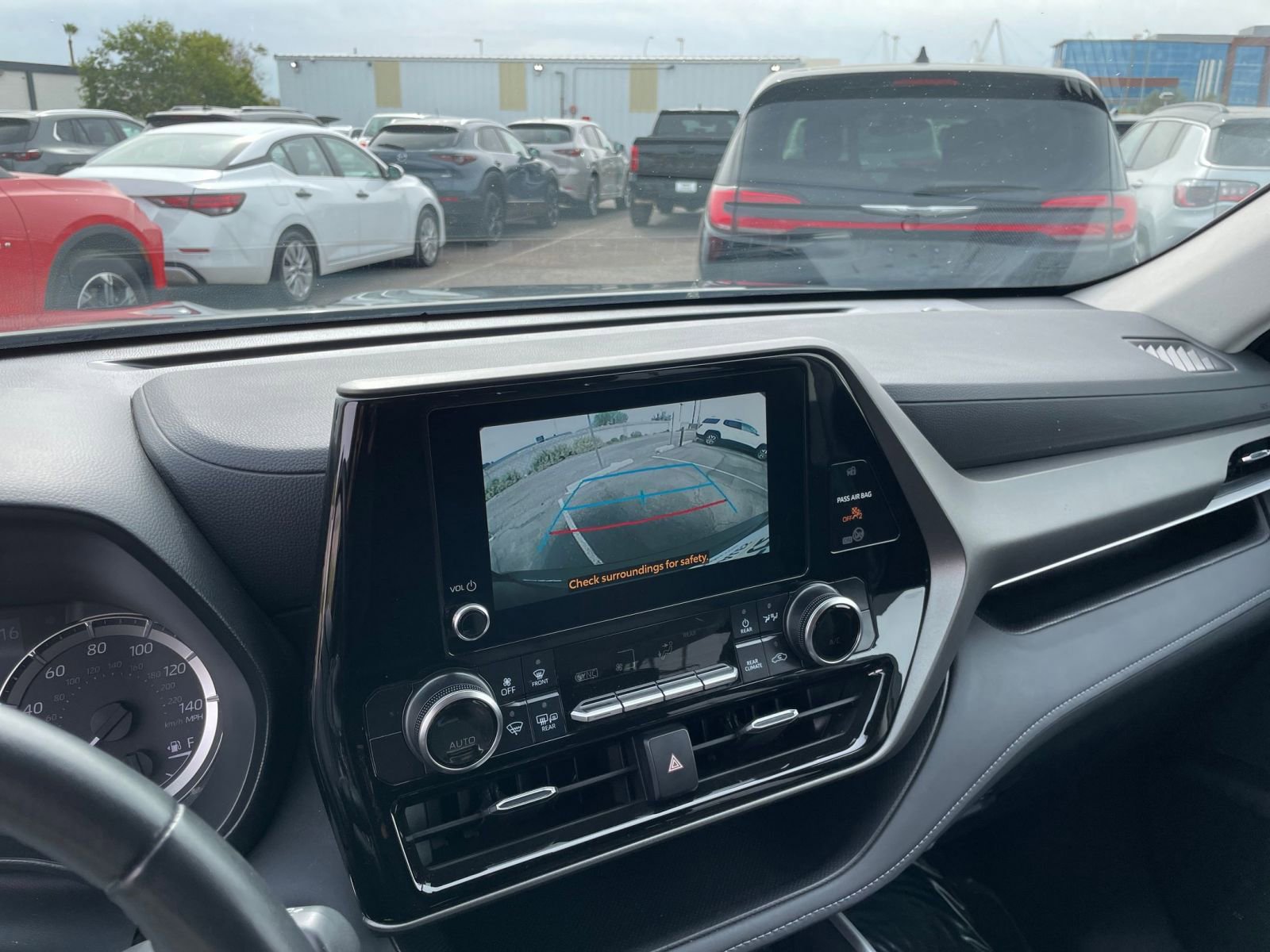 Thumbnail: 2025 Toyota Highlander - 25