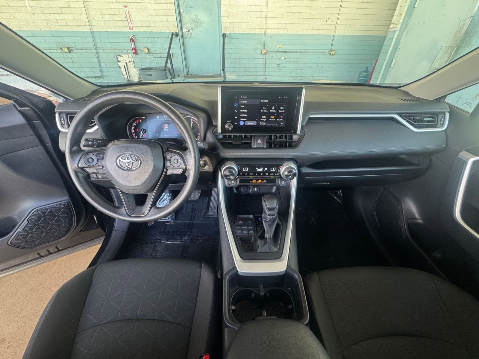 Thumbnail: 2025 Toyota RAV4 - 33