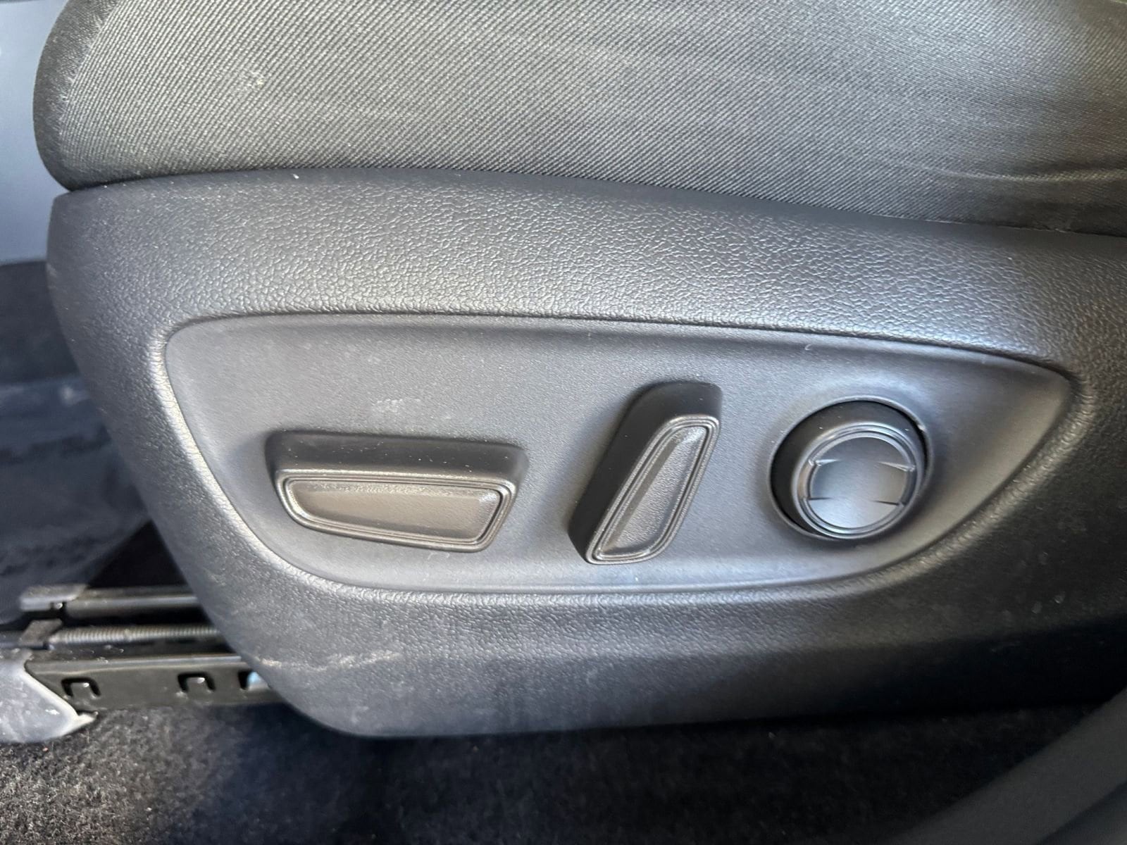 Thumbnail: 2025 Toyota RAV4 - 23