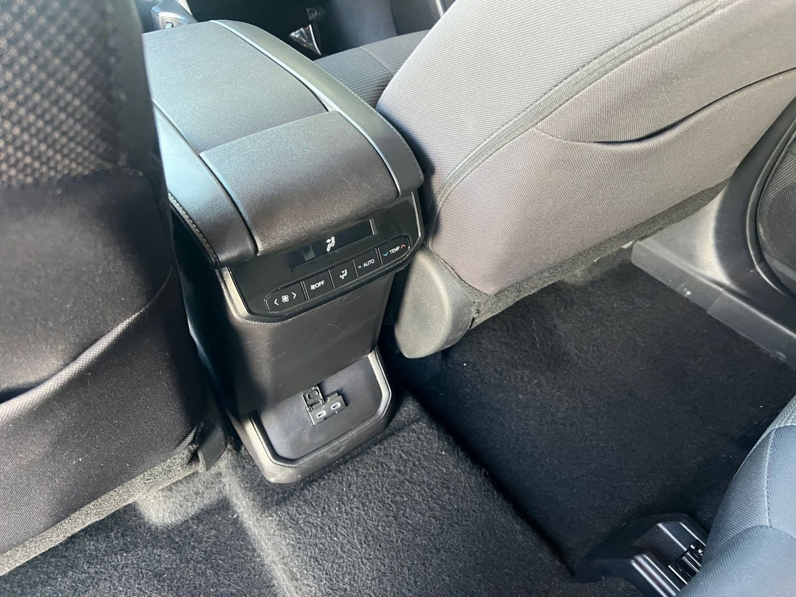 Thumbnail: 2025 Toyota Highlander - 25