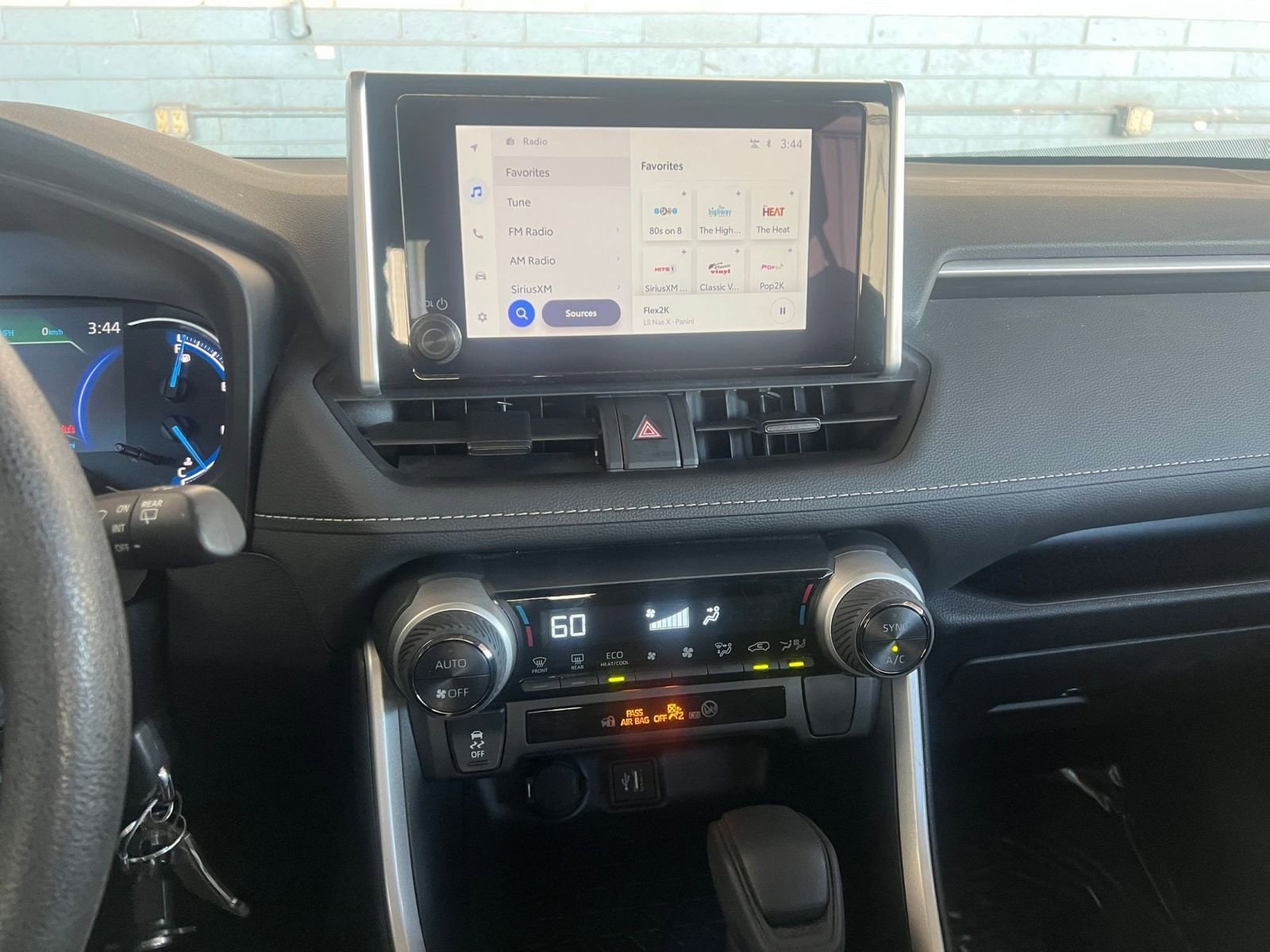 Thumbnail: 2025 Toyota RAV4 - 21