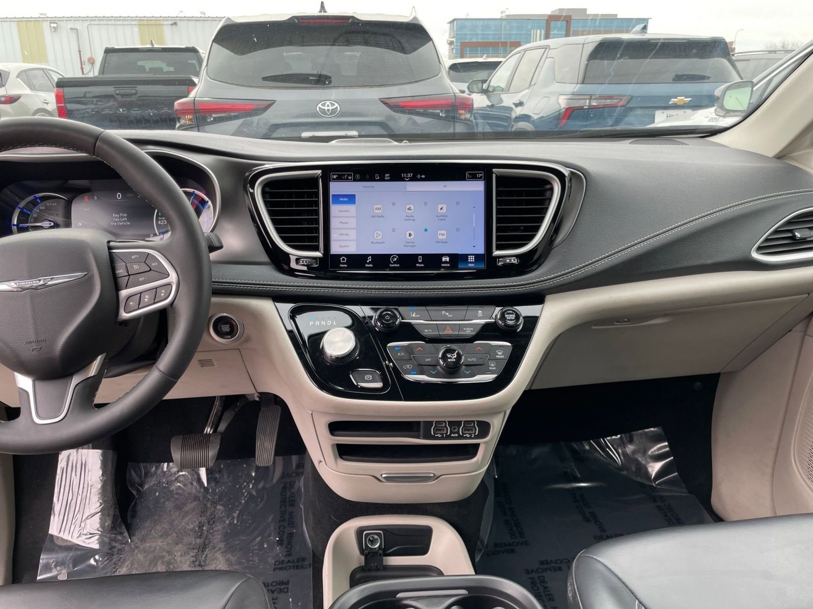 Thumbnail: 2023 Chrysler Pacifica - 17