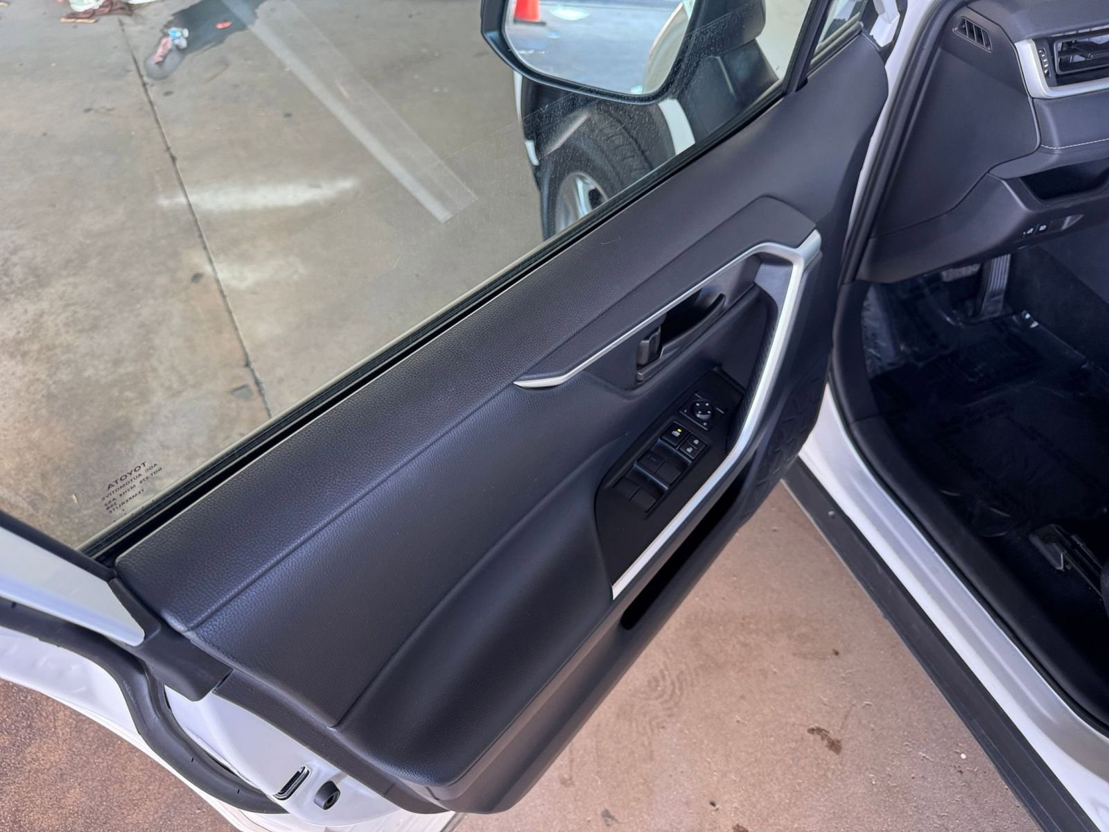 Thumbnail: 2025 Toyota RAV4 - 20