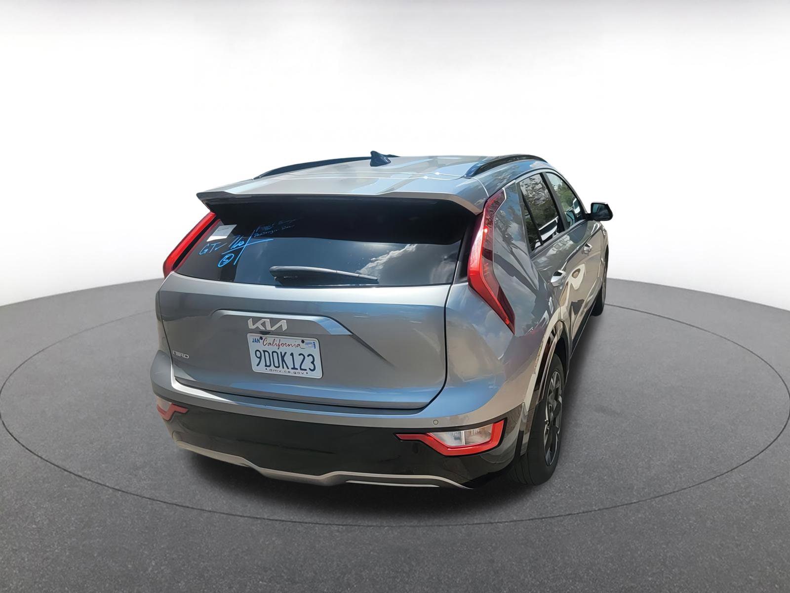 Thumbnail: 2023 Kia Niro - 8