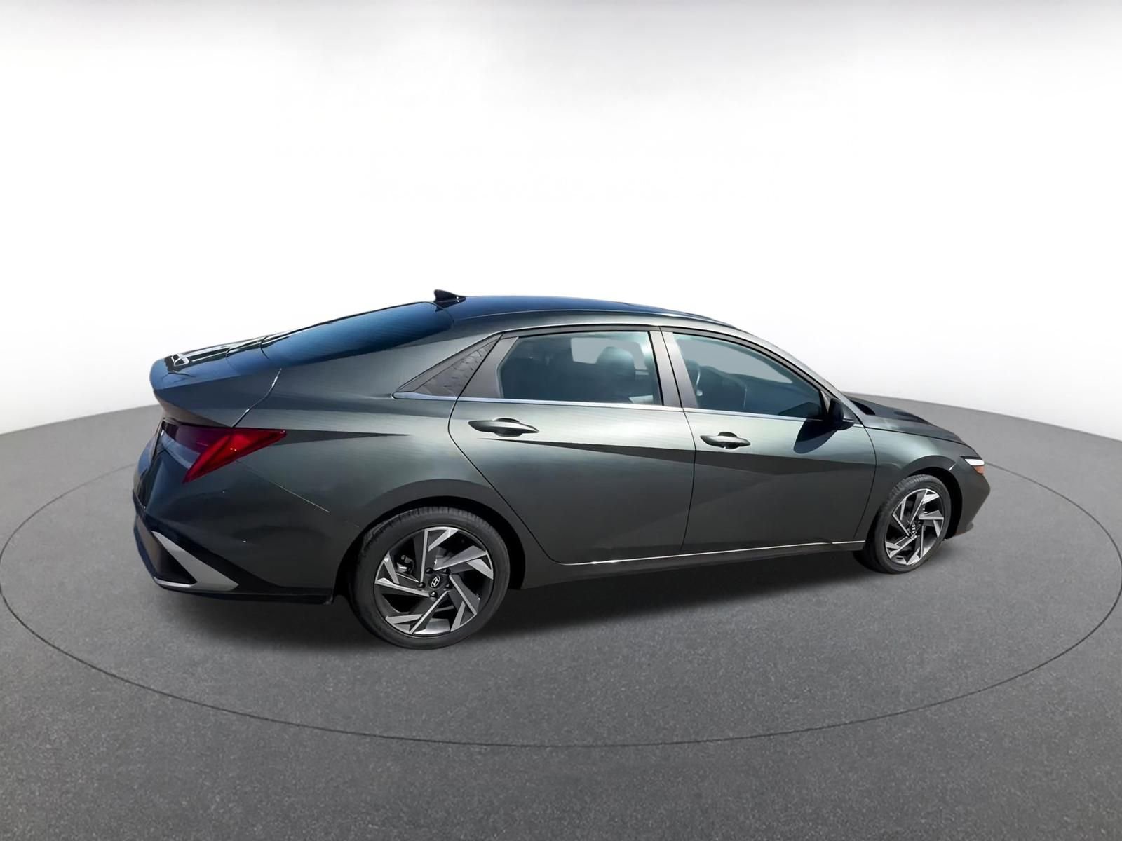 Thumbnail: 2025 Hyundai Elantra - 15