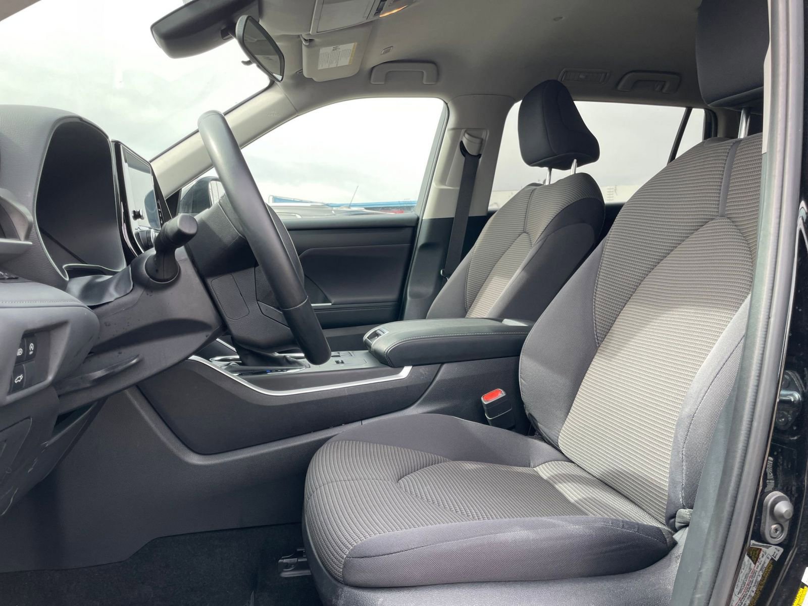 Thumbnail: 2025 Toyota Highlander - 28