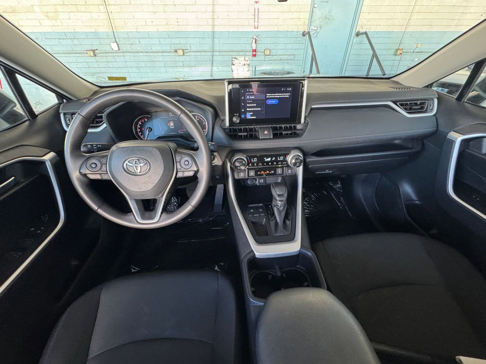 Thumbnail: 2025 Toyota RAV4 - 32