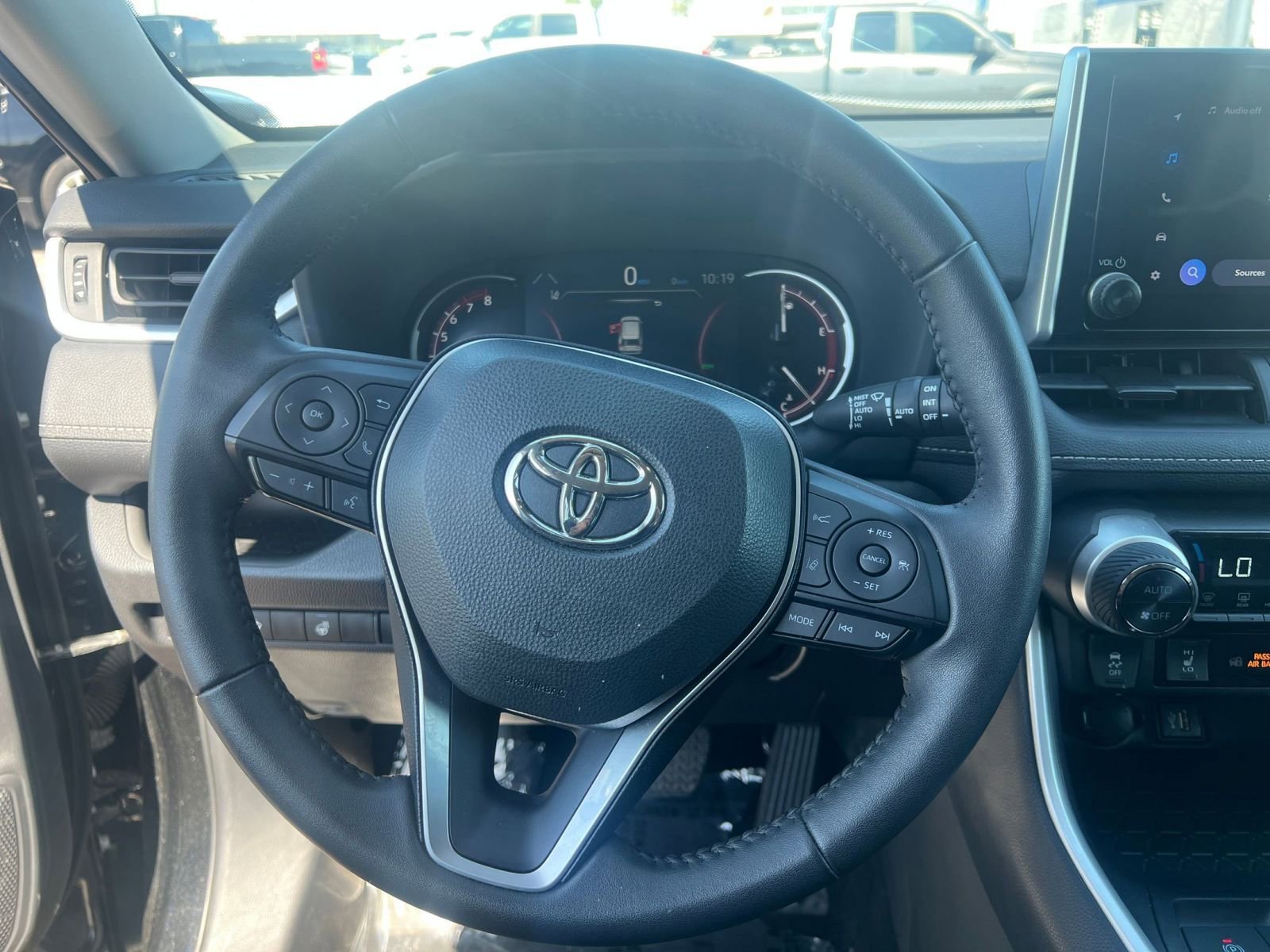 2024 Toyota RAV4 XLE 28