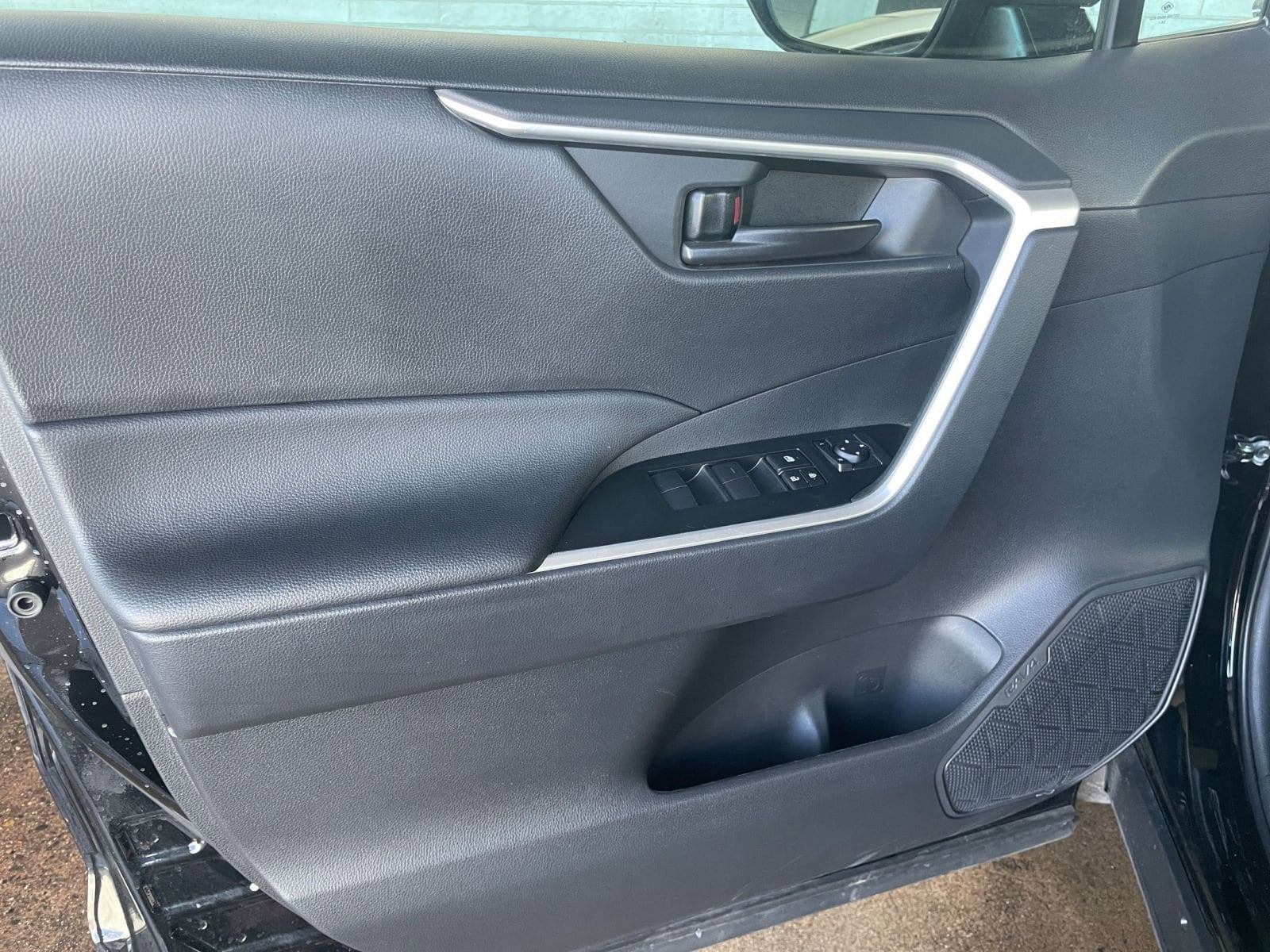 Thumbnail: 2025 Toyota RAV4 - 20