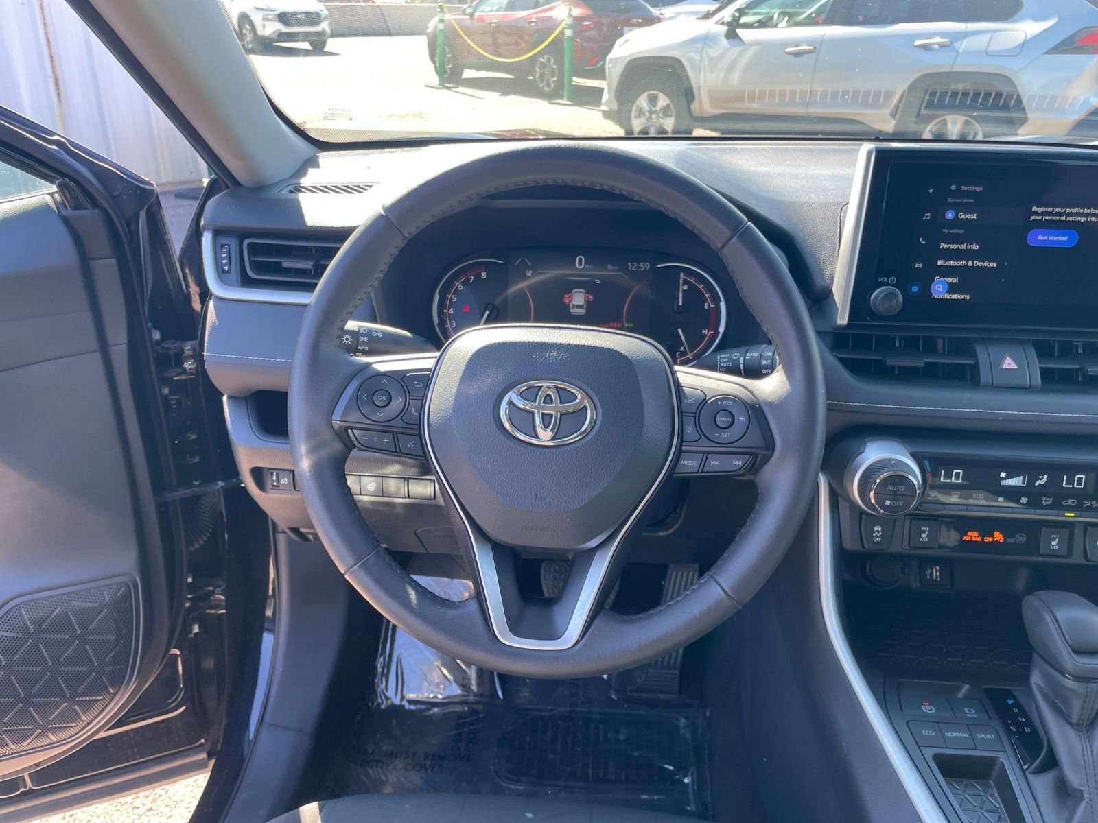 Thumbnail: 2025 Toyota RAV4 - 28