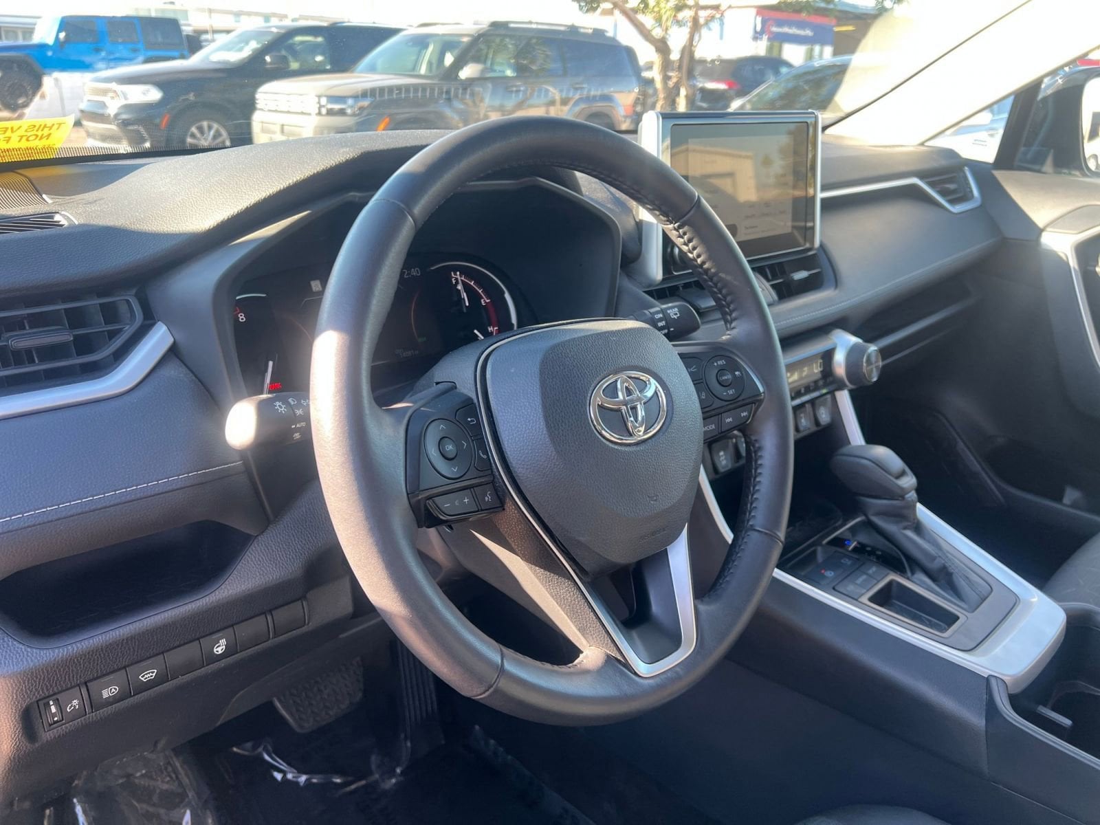 Thumbnail: 2025 Toyota RAV4 - 28