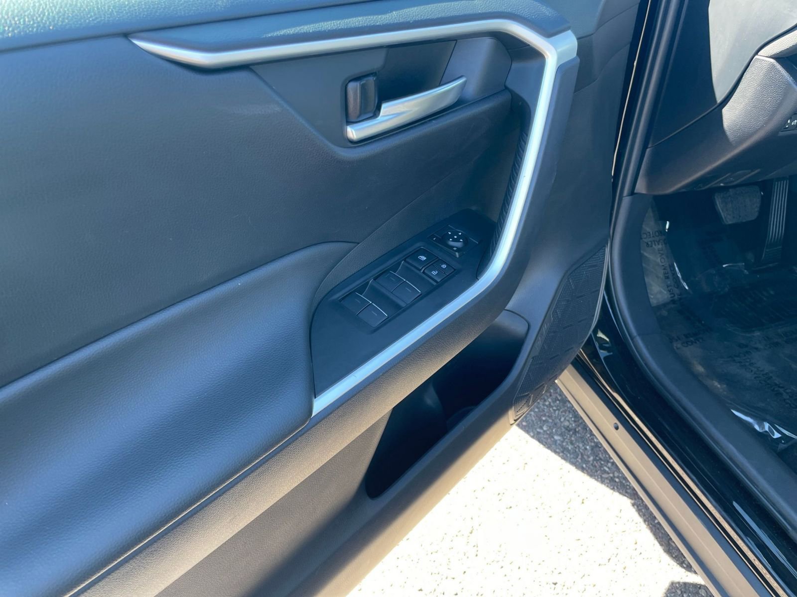 Thumbnail: 2025 Toyota RAV4 - 20