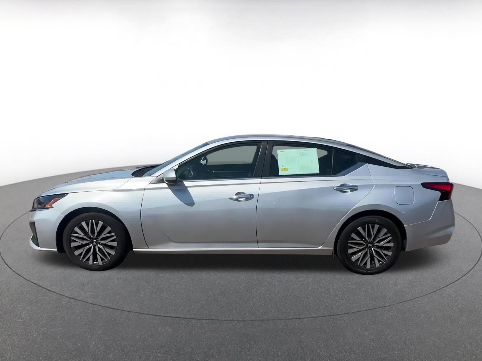 Thumbnail: 2023 Nissan Altima - 9