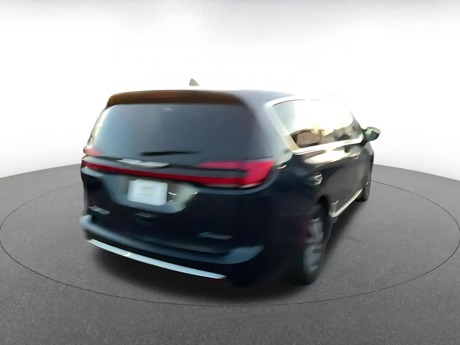 Thumbnail: 2023 Chrysler Pacifica - 14