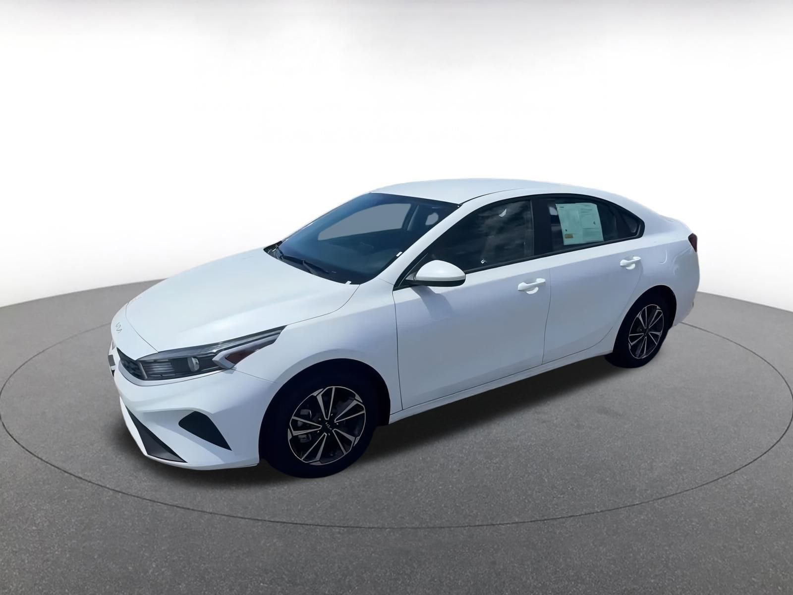 Thumbnail: 2024 Kia Forte - 7