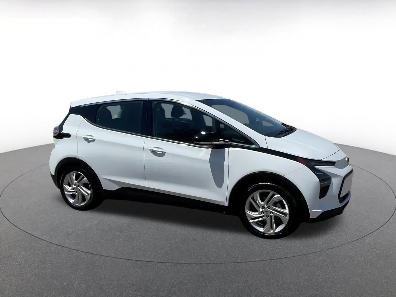 Thumbnail: 2023 Chevrolet Bolt EV - 2